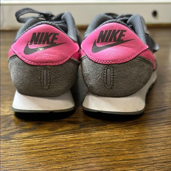 Nike Girls Gray and Pink Sneakers - Picture 4 of 6